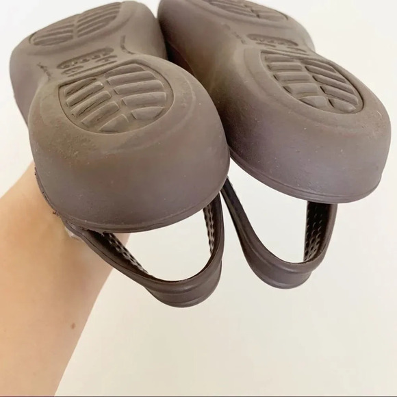 Crocs Taupe Slingback Ballet Flat Jewel Accent Women’s Size 6 Spring Rubber Shoe - Picture 6 of 7